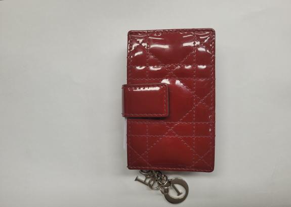 빨간색 지갑(신분증1매, 운전면허증1매 , 카드4매)